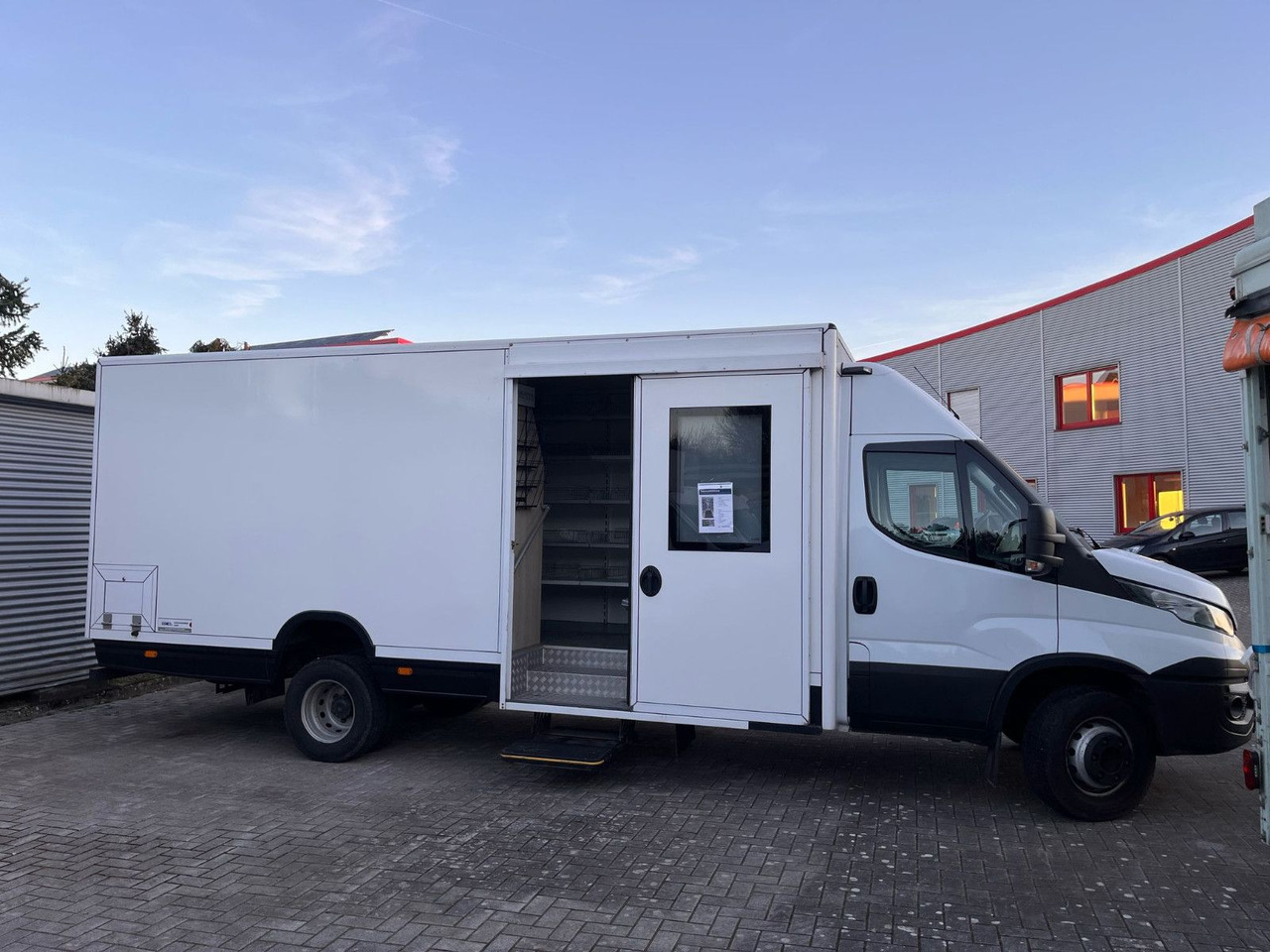 Iveco Daily SB Mobil - 自动售货卡车:图1 Iveco Daily SB Mobil - 自动售货卡车:图1