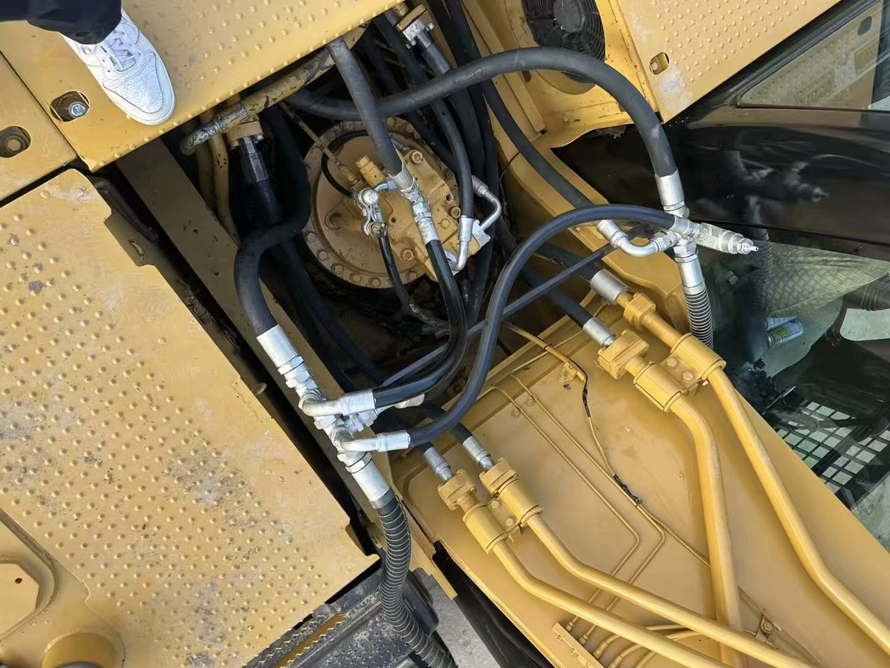 CAT 330D - 履带式挖掘机:图4 CAT 330D - 履带式挖掘机:图4