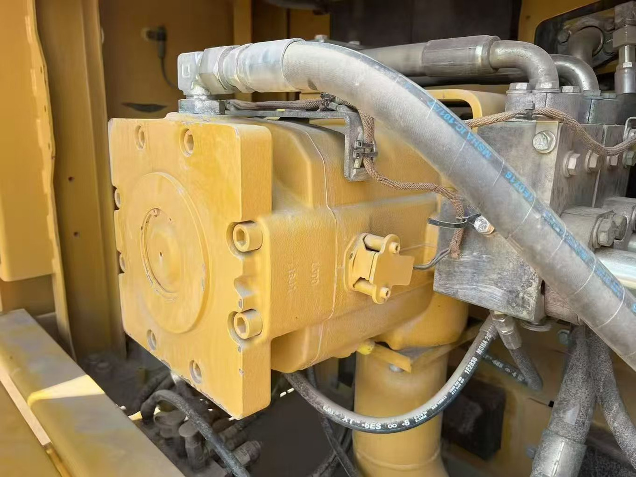 CAT 390F - 履带式挖掘机:图2 CAT 390F - 履带式挖掘机:图2