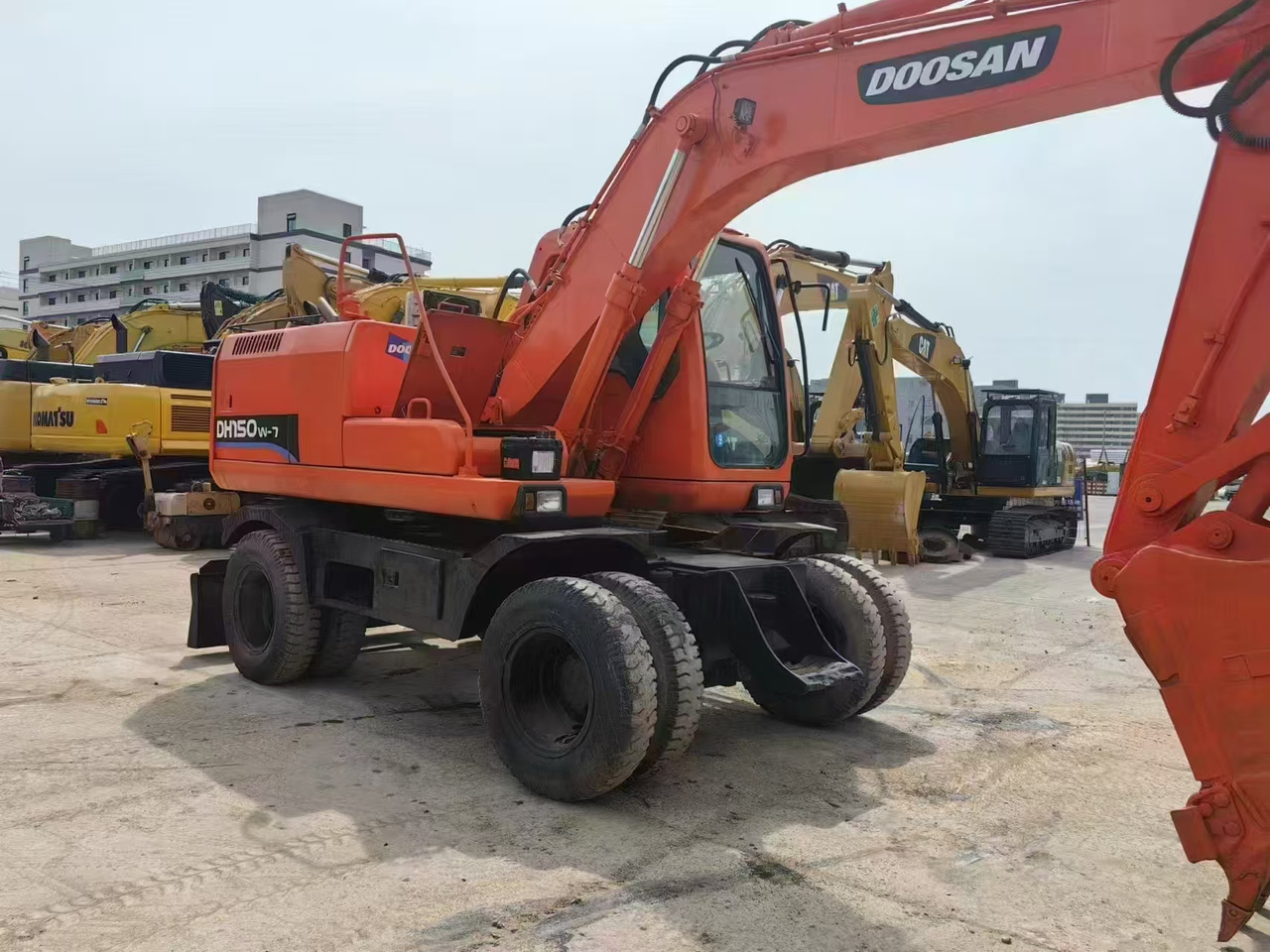 Doosan DX150 - 轮式挖掘机:图1 Doosan DX150 - 轮式挖掘机:图1