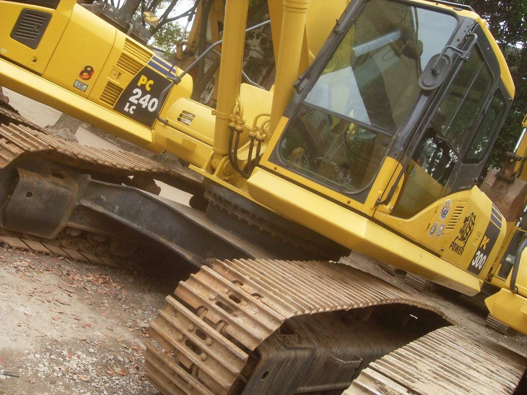 Komatsu PC300-7 - 履带式挖掘机:图1 Komatsu PC300-7 - 履带式挖掘机:图1