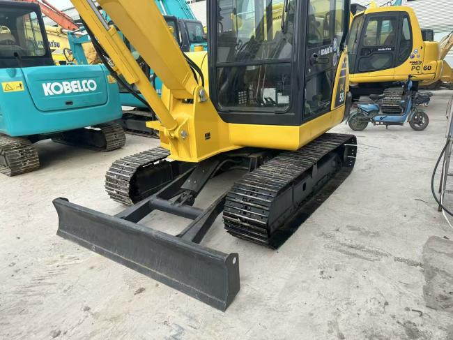 Komatsu PC56 - 小型挖掘机:图3 Komatsu PC56 - 小型挖掘机:图3