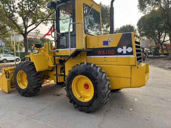 Komatsu WA100 - 轮式装载机:图4 Komatsu WA100 - 轮式装载机:图4