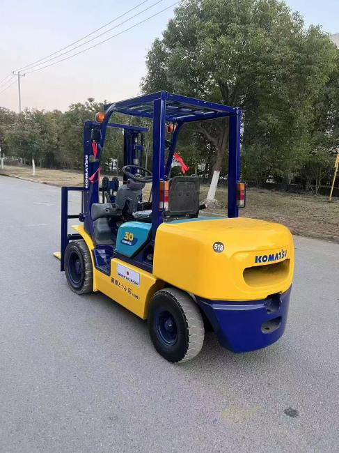 Komatsu FD30 - 剪式升降机:图2 Komatsu FD30 - 剪式升降机:图2