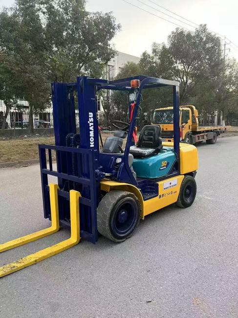 Komatsu FD30 - 剪式升降机:图4 Komatsu FD30 - 剪式升降机:图4