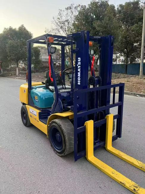 Komatsu FD30 - 剪式升降机:图5 Komatsu FD30 - 剪式升降机:图5