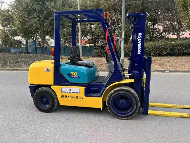 Komatsu FD30 - 剪式升降机:图3 Komatsu FD30 - 剪式升降机:图3