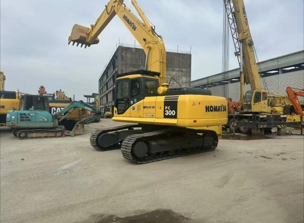 Komatsu pc300 - 履带式挖掘机:图3 Komatsu pc300 - 履带式挖掘机:图3