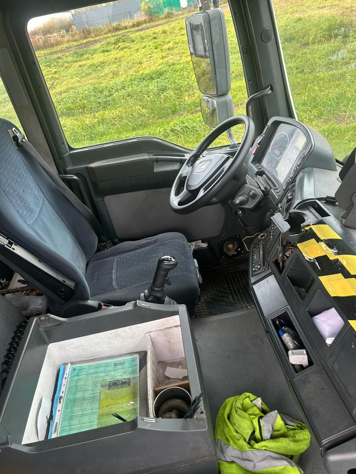 MAN TGA 26.310 - 侧帘卡车:图4 MAN TGA 26.310 - 侧帘卡车:图4