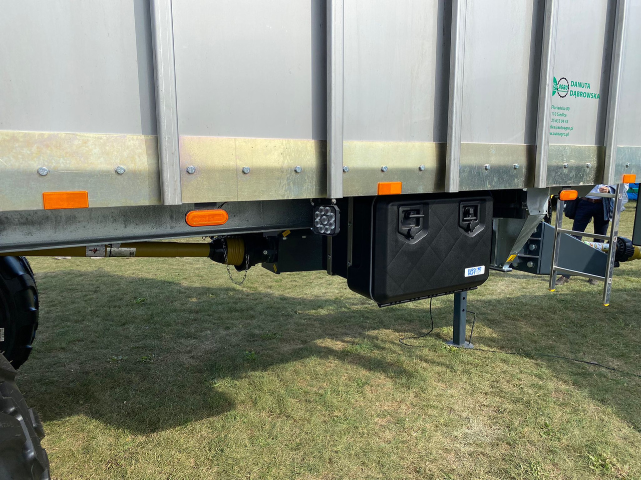 新的 撒肥机 Auto-Agro Miststreuer / Manure spreader / Epandeur à fumier / Rimorchio spandiconcime / Abonadora / Разбрасыватель органических удобрений / Rozrzutnik obornika Tandem N268：图18