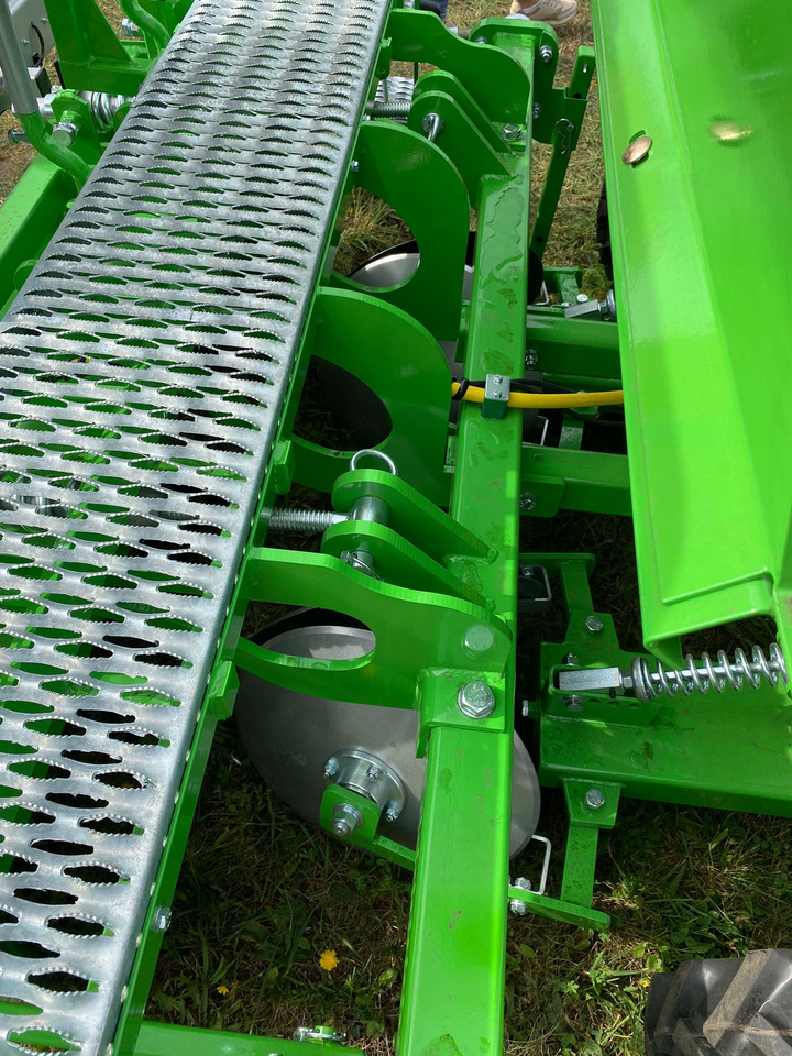 Bomet Kartoffelpflanzmaschine / Potato planter / Planteuse de pomme de terre / Piantapatate / Sadzarka ziemniaków - 马铃薯种植机:图5 Bomet Kartoffelpflanzmaschine / Potato planter / Planteuse de pomme de terre / Piantapatate / Sadzarka ziemniaków - 马铃薯种植机:图5