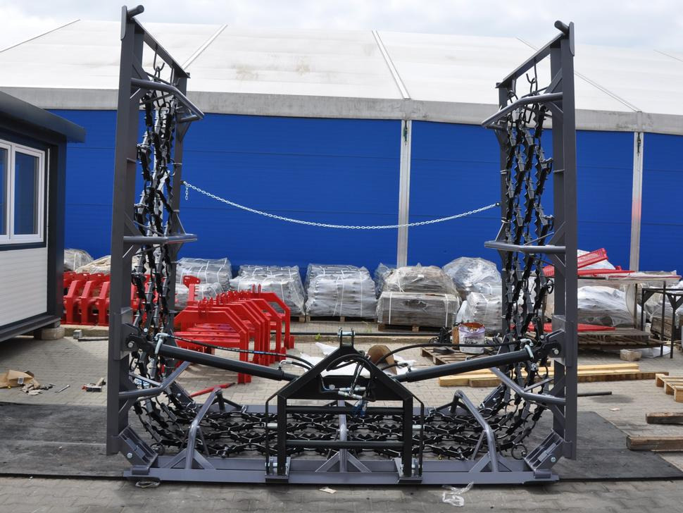 METAL-TECHNIK Wiesenegge / Heavy meadow harrow / Herse de prairie lourde / Strigliatrice pesante / Lanza de prado pesada / Тяжёлая волокуша / Włóka łąkowa ciężka 8 m - 链耙:图5 METAL-TECHNIK Wiesenegge / Heavy meadow harrow / Herse de prairie lourde / Strigliatrice pesante / Lanza de prado pesada / Тяжёлая волокуша / Włóka łąkowa ciężka 8 m - 链耙:图5