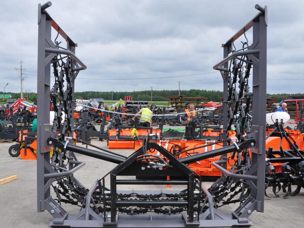 METAL-TECHNIK Wiesenegge / Meadow harrow / Herse de prairie / Strigliatrice / Полевая волокуша / Włóka łąkowa 8 m - 链耙:图2 METAL-TECHNIK Wiesenegge / Meadow harrow / Herse de prairie / Strigliatrice / Полевая волокуша / Włóka łąkowa 8 m - 链耙:图2