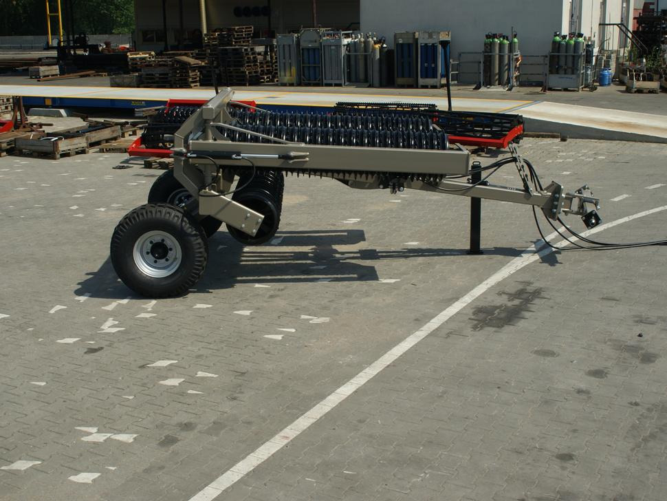 Rolex Ackerwalze / Sowing roller / Rouleau Cambridge / Attrezzi per rullatura / Rodillo / Посевной каток / Wał posiewny 6,3 m - 农场碾压机:图4 Rolex Ackerwalze / Sowing roller / Rouleau Cambridge / Attrezzi per rullatura / Rodillo / Посевной каток / Wał posiewny 6,3 m - 农场碾压机:图4