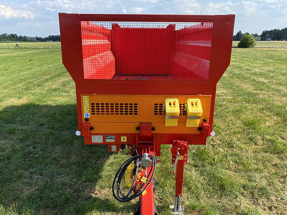 Roltrans Miststreuer / Manure spreader / Epandeur à fumier / Spandiletame / Разбрасыватель органических удобрений / Rozrzutnik obornika N205S/6 BIZON 14 t - 撒肥机:图4 Roltrans Miststreuer / Manure spreader / Epandeur à fumier / Spandiletame / Разбрасыватель органических удобрений / Rozrzutnik obornika N205S/6 BIZON 14 t - 撒肥机:图4