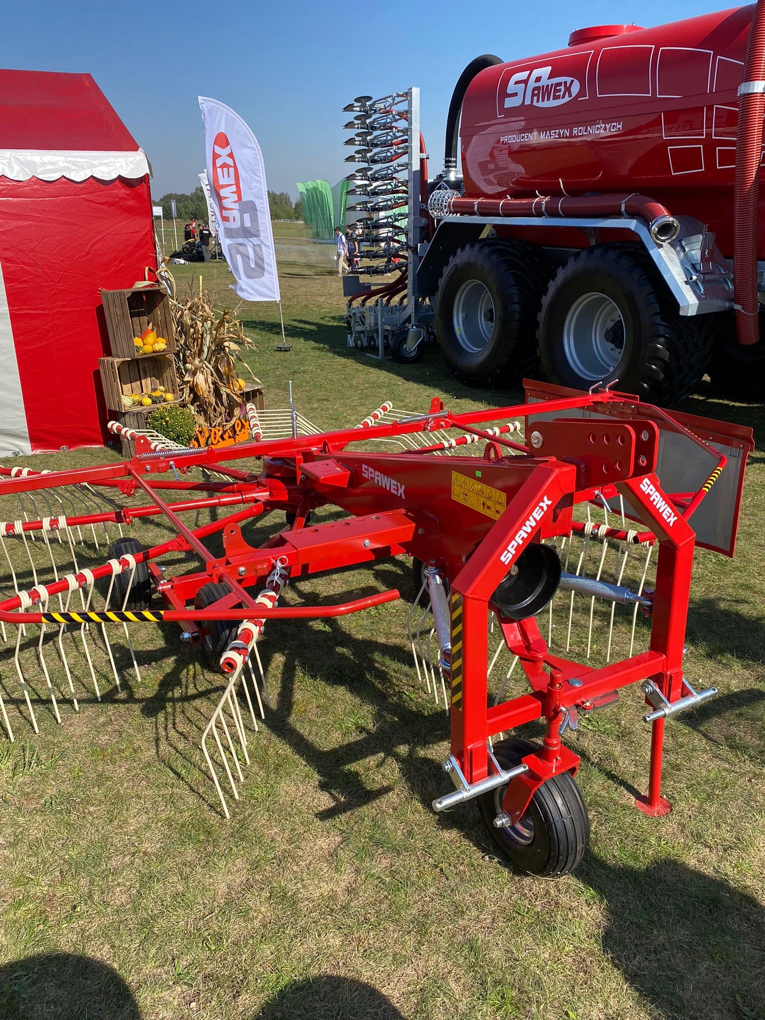 Spawex Kreiselschwader / Rake / Andaineur / Rastrillo / Rastrello / Zgrabiarka 4,5 m - 翻草机/ 搂草机:图2 Spawex Kreiselschwader / Rake / Andaineur / Rastrillo / Rastrello / Zgrabiarka 4,5 m - 翻草机/ 搂草机:图2