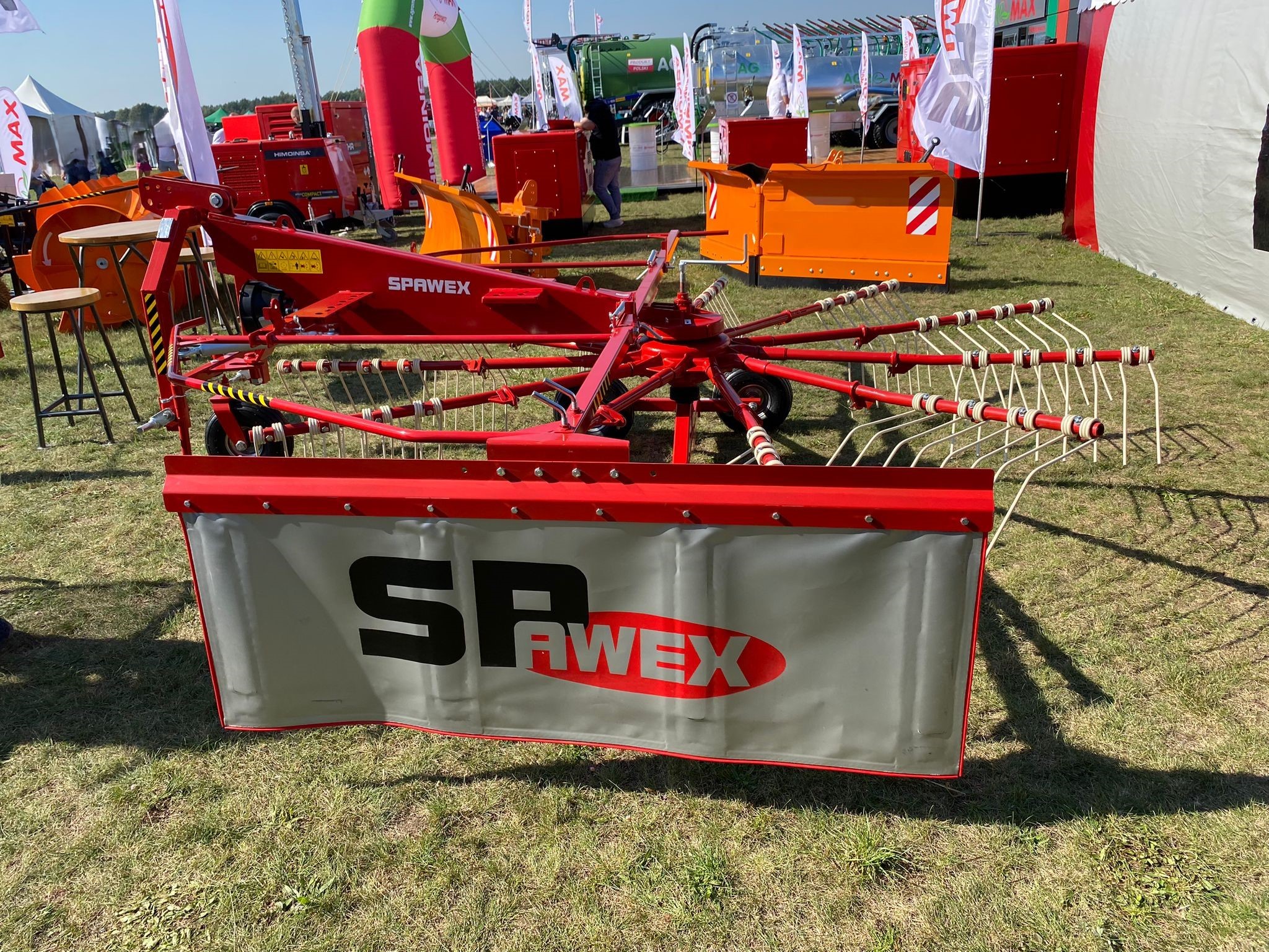 Spawex Kreiselschwader / Rake / Andaineur / Rastrillo / Rastrello / Zgrabiarka 4,5 m - 翻草机/ 搂草机:图4 Spawex Kreiselschwader / Rake / Andaineur / Rastrillo / Rastrello / Zgrabiarka 4,5 m - 翻草机/ 搂草机:图4