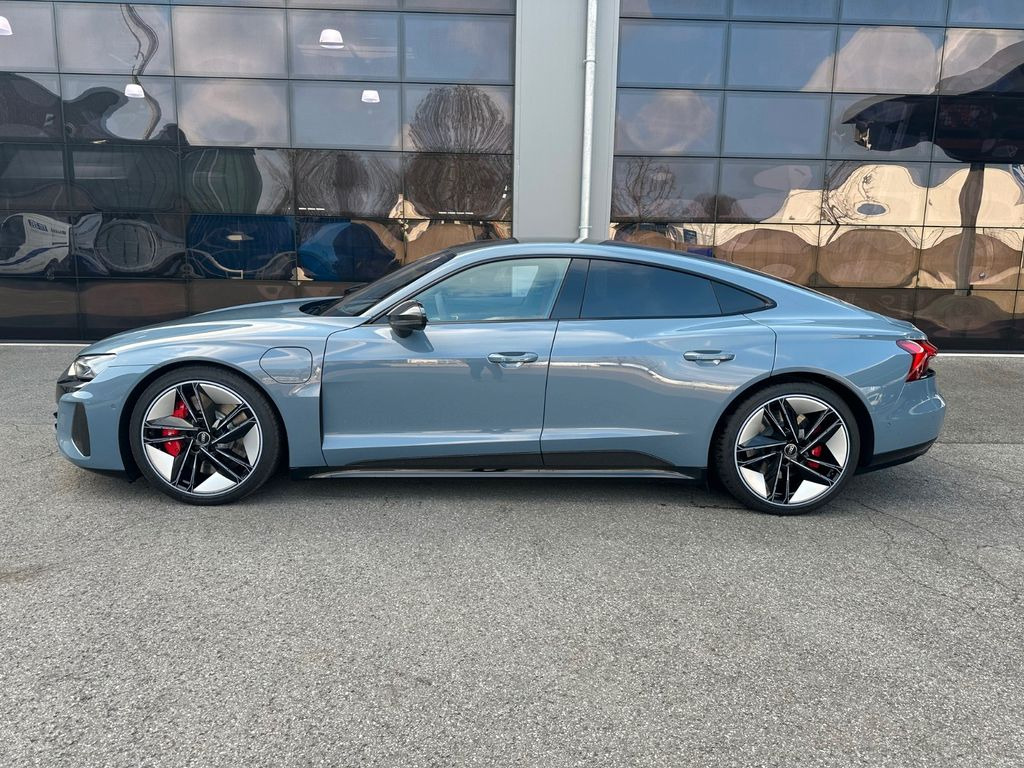 Audi e-tron GT RS quattro CARBON, EXCLUSIVE - 汽车:图1 Audi e-tron GT RS quattro CARBON, EXCLUSIVE - 汽车:图1