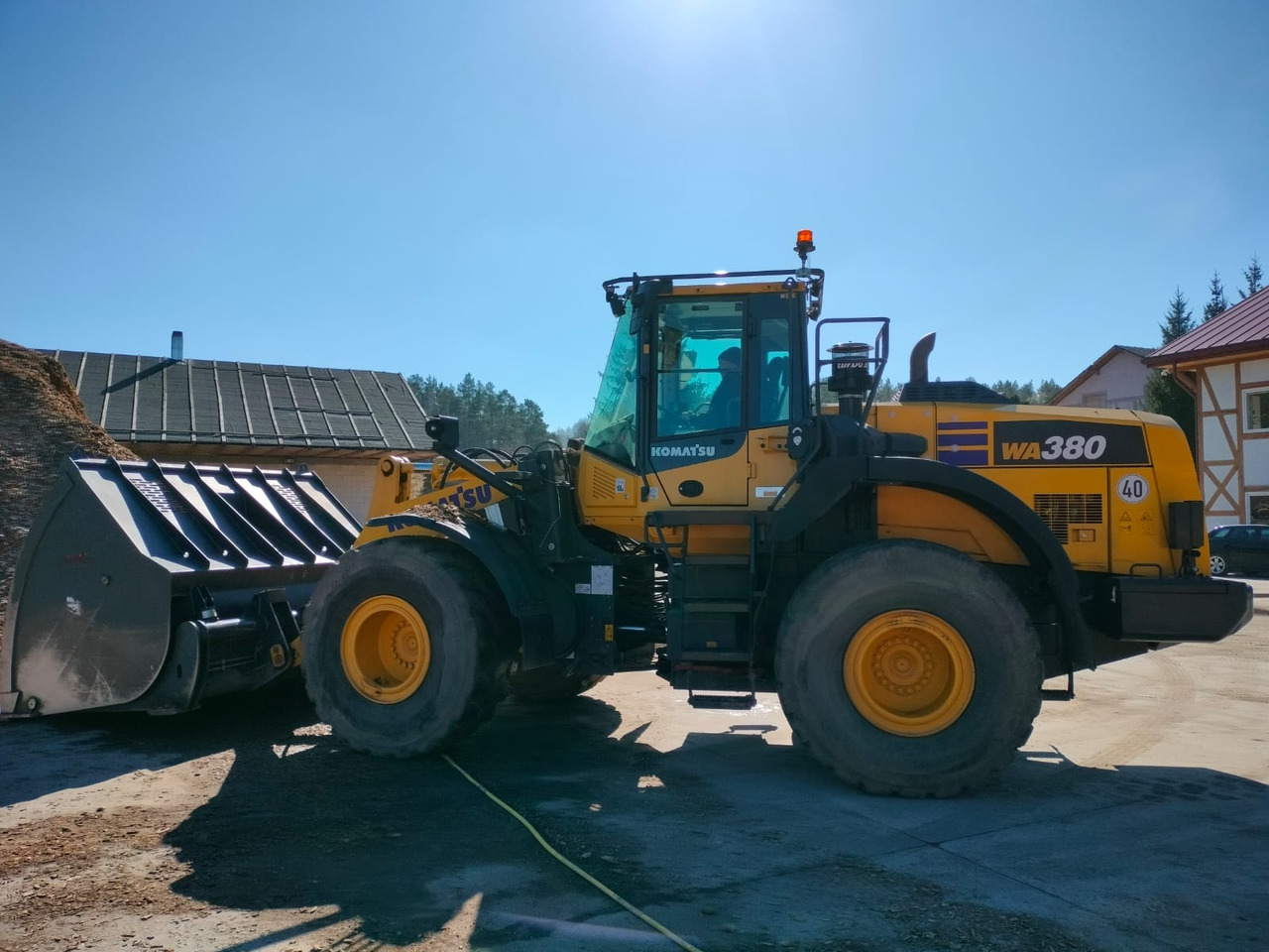 KOMATSU WA380 - 轮式装载机:图1 KOMATSU WA380 - 轮式装载机:图1
