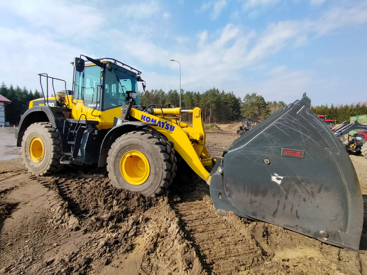 KOMATSU WA380 - 轮式装载机:图2 KOMATSU WA380 - 轮式装载机:图2