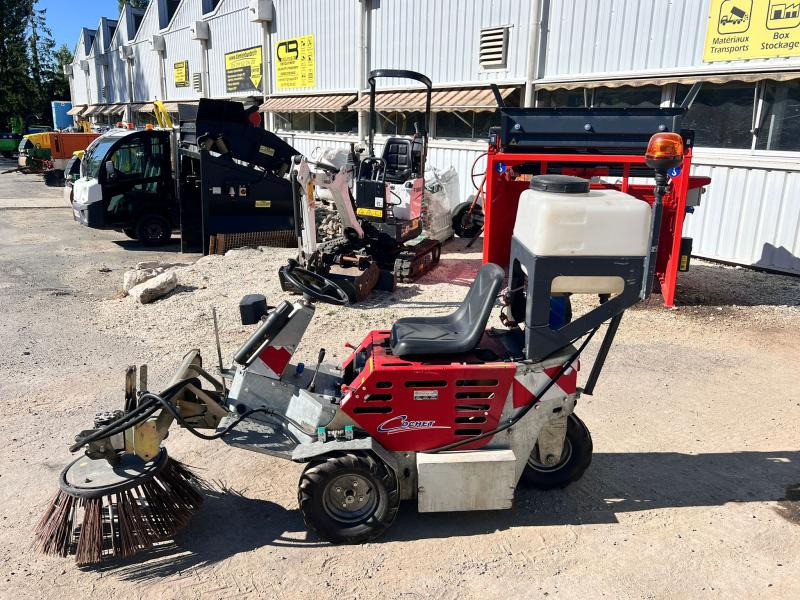 Cochet Balayeuse de désherbage automotrice Gecko (NET DE TVA) - 工业清扫机:图2 Cochet Balayeuse de désherbage automotrice Gecko (NET DE TVA) - 工业清扫机:图2