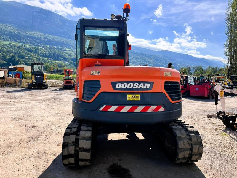 Doosan DX85R-3 PELLE A CHENILLES 8,5T PELLE A CHENILLES 8,5T - 履带式挖掘机:图4 Doosan DX85R-3 PELLE A CHENILLES 8,5T PELLE A CHENILLES 8,5T - 履带式挖掘机:图4