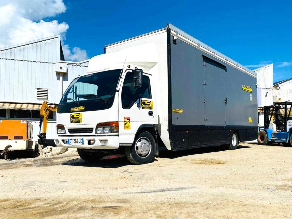 ISUZU Camion SÉRIE N AVEC 2 STRUCTURES CHAPITEAUX - 厢式卡车:图1 ISUZU Camion SÉRIE N AVEC 2 STRUCTURES CHAPITEAUX - 厢式卡车:图1