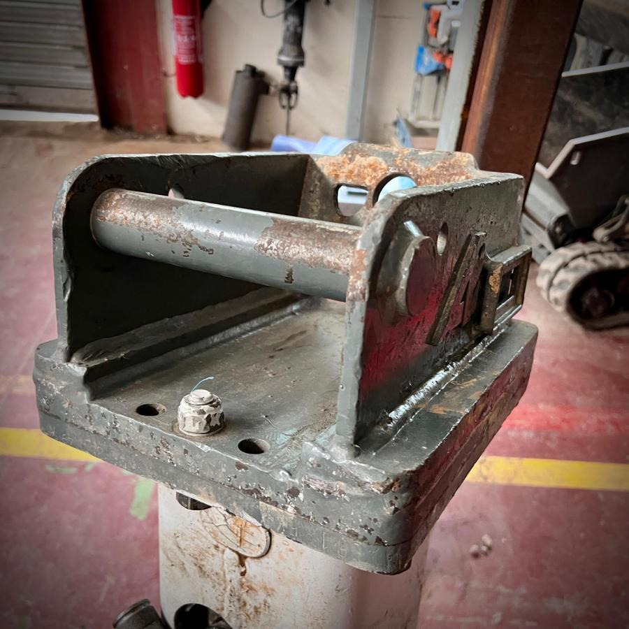 液压锤 Marteau brise roche hydraulique BRH pour pelle 2 a 4T：图7