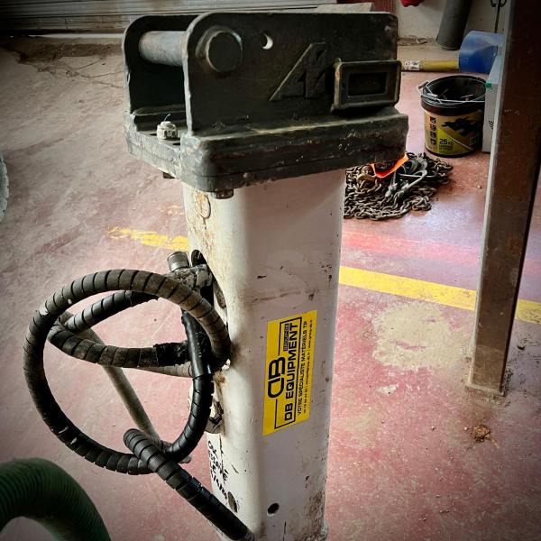 液压锤 Marteau brise roche hydraulique BRH pour pelle 2 a 4T：图6