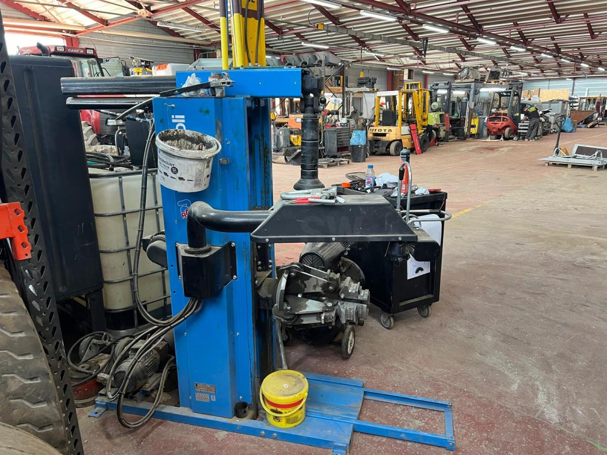 Ravaglioli Démonte pneus GRS926 - 车间设备:图1 Ravaglioli Démonte pneus GRS926 - 车间设备:图1