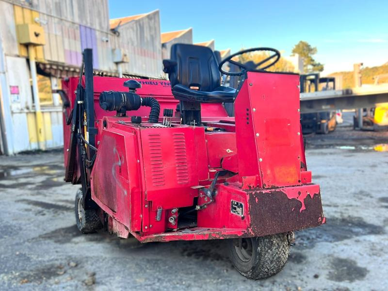 YNO 135-3 VEH Balayeuse diesel - 道路清扫机:图2 YNO 135-3 VEH Balayeuse diesel - 道路清扫机:图2