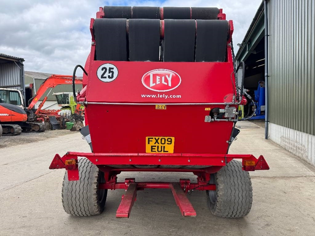 Lely Welger RP445 - 圆形打包机:图3 Lely Welger RP445 - 圆形打包机:图3