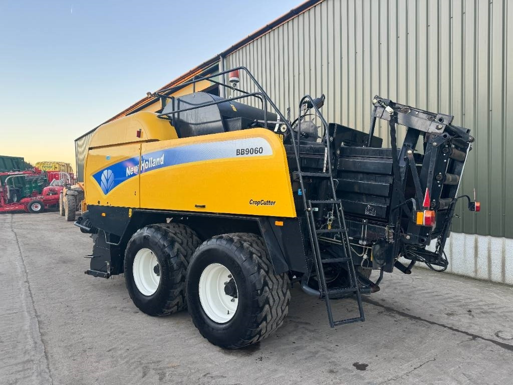 New Holland BB 9060 - 方形打包机:图2 New Holland BB 9060 - 方形打包机:图2