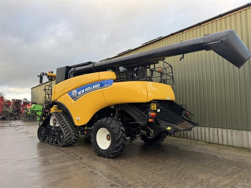 New Holland CR9070 c/w 30ft Varifeed Header - 收割机附件:图2 New Holland CR9070 c/w 30ft Varifeed Header - 收割机附件:图2