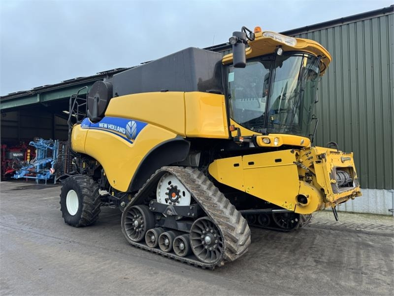 New Holland CR9080 c/w 30ft Varifeed Header - 收割机附件:图3 New Holland CR9080 c/w 30ft Varifeed Header - 收割机附件:图3