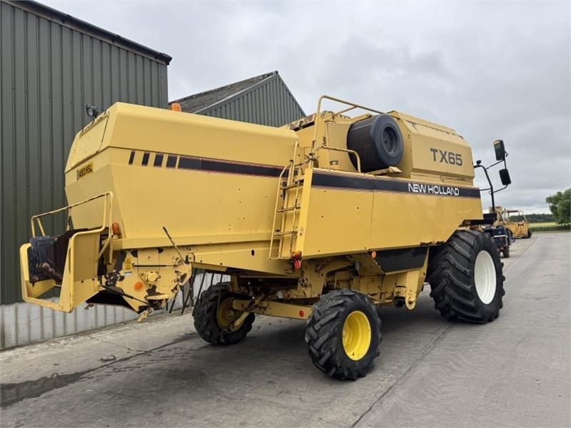 New Holland TX65 c/w 17ft Header  - 收割机附件:图4 New Holland TX65 c/w 17ft Header  - 收割机附件:图4