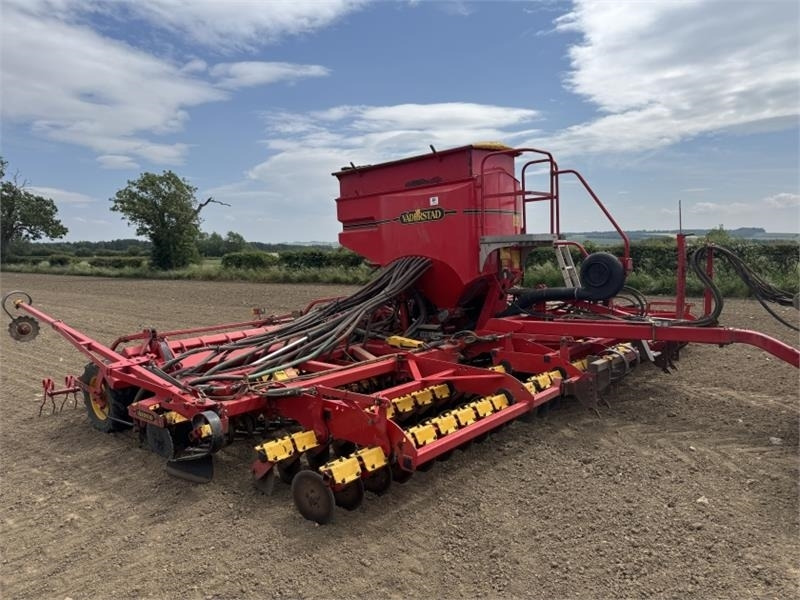 Vaderstad Rapid A800s **Video Below** - 联合条播机:图1 Vaderstad Rapid A800s **Video Below** - 联合条播机:图1