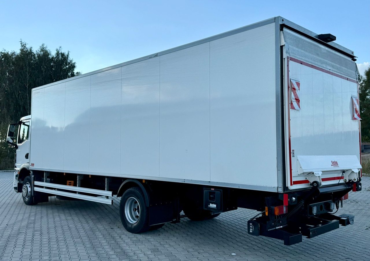 MAN TGM 15.290 / CHŁODNIA / WINDA / 8.3 M DŁUGOŚCI / 20 EUROPALET / THERMO KING / +30/-30 / AUTOMAT / 2021 ROK / SERWISOWANY - 冷藏车:图4 MAN TGM 15.290 / CHŁODNIA / WINDA / 8.3 M DŁUGOŚCI / 20 EUROPALET / THERMO KING / +30/-30 / AUTOMAT / 2021 ROK / SERWISOWANY - 冷藏车:图4