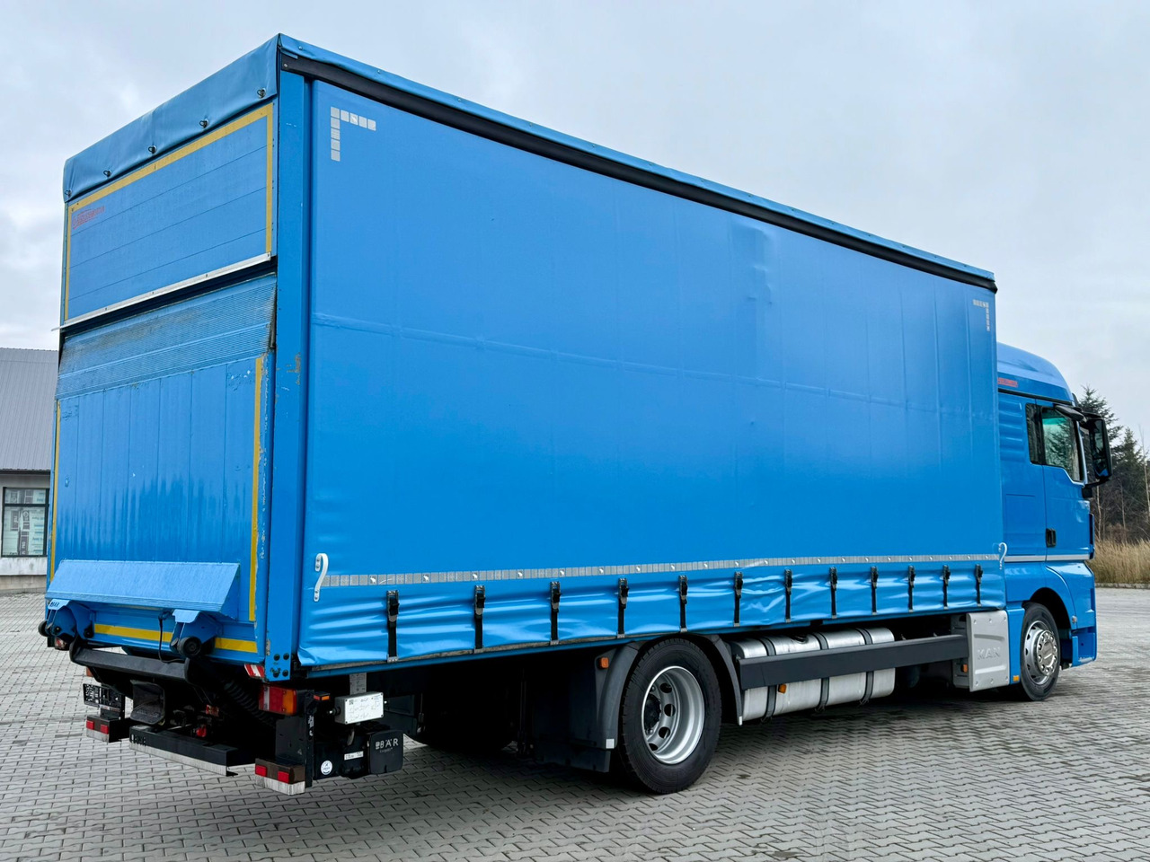 MAN TGX 18.360 / FIRANKA / WINDA / AUTOMAT / NOWE OPONY / EURO 6 / SYPIALKA / SPROWADZONY - 侧帘卡车:图5 MAN TGX 18.360 / FIRANKA / WINDA / AUTOMAT / NOWE OPONY / EURO 6 / SYPIALKA / SPROWADZONY - 侧帘卡车:图5