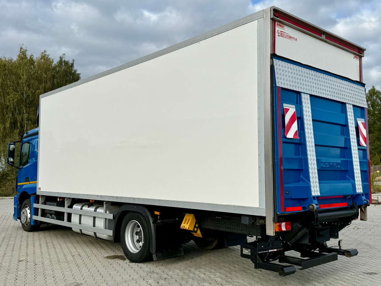 MERCEDES-BENZ ACTROS 1836 / CHŁODNIA / WINDA / 18 PALET / SILNIK 10677 cm3 / CARRIER / SYPIALKA / AUTOMAT / 2018 ROK - 冷藏车:图4 MERCEDES-BENZ ACTROS 1836 / CHŁODNIA / WINDA / 18 PALET / SILNIK 10677 cm3 / CARRIER / SYPIALKA / AUTOMAT / 2018 ROK - 冷藏车:图4