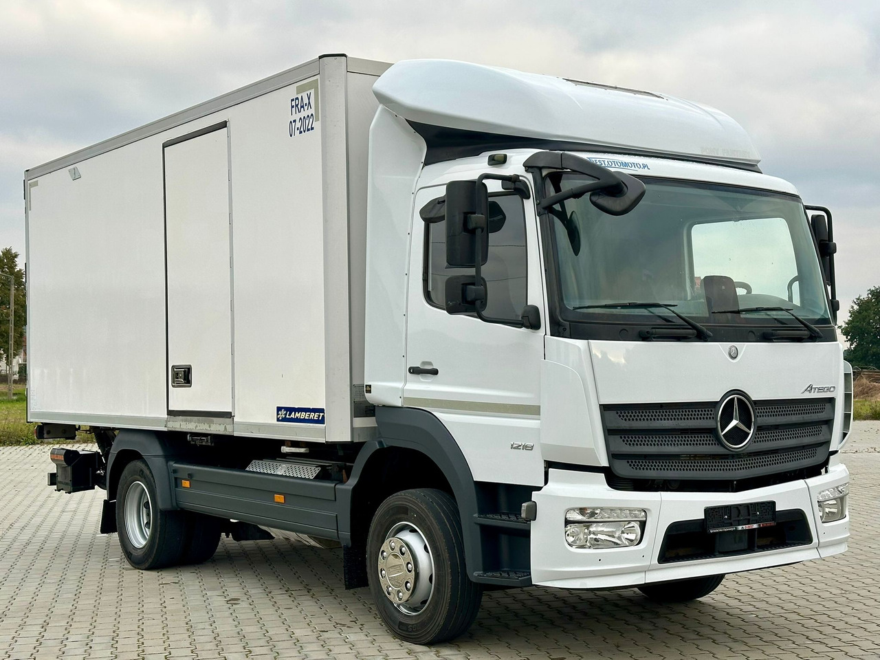 MERCEDES-BENZ ATEGO 1218 / CHŁODNIA / WINDA / 12 PALET / 5.10 M DŁUGOŚCI / AUTOMAT / LAMBERET / 5090 KG ŁADOWNOŚCI - 冷藏车:图1 MERCEDES-BENZ ATEGO 1218 / CHŁODNIA / WINDA / 12 PALET / 5.10 M DŁUGOŚCI / AUTOMAT / LAMBERET / 5090 KG ŁADOWNOŚCI - 冷藏车:图1