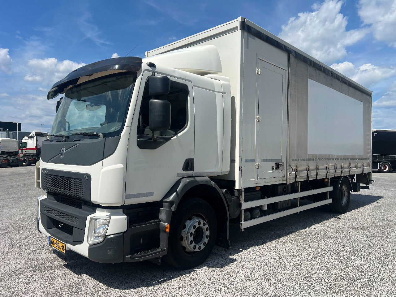 Volvo FE 250 Euro 6, 19T - 侧帘卡车:图1 Volvo FE 250 Euro 6, 19T - 侧帘卡车:图1