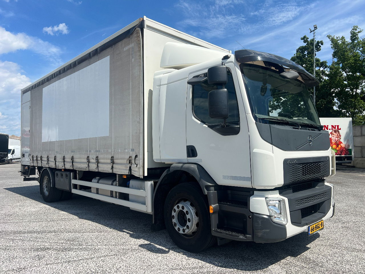 Volvo FE 250 Euro 6, 19T - 侧帘卡车:图2 Volvo FE 250 Euro 6, 19T - 侧帘卡车:图2