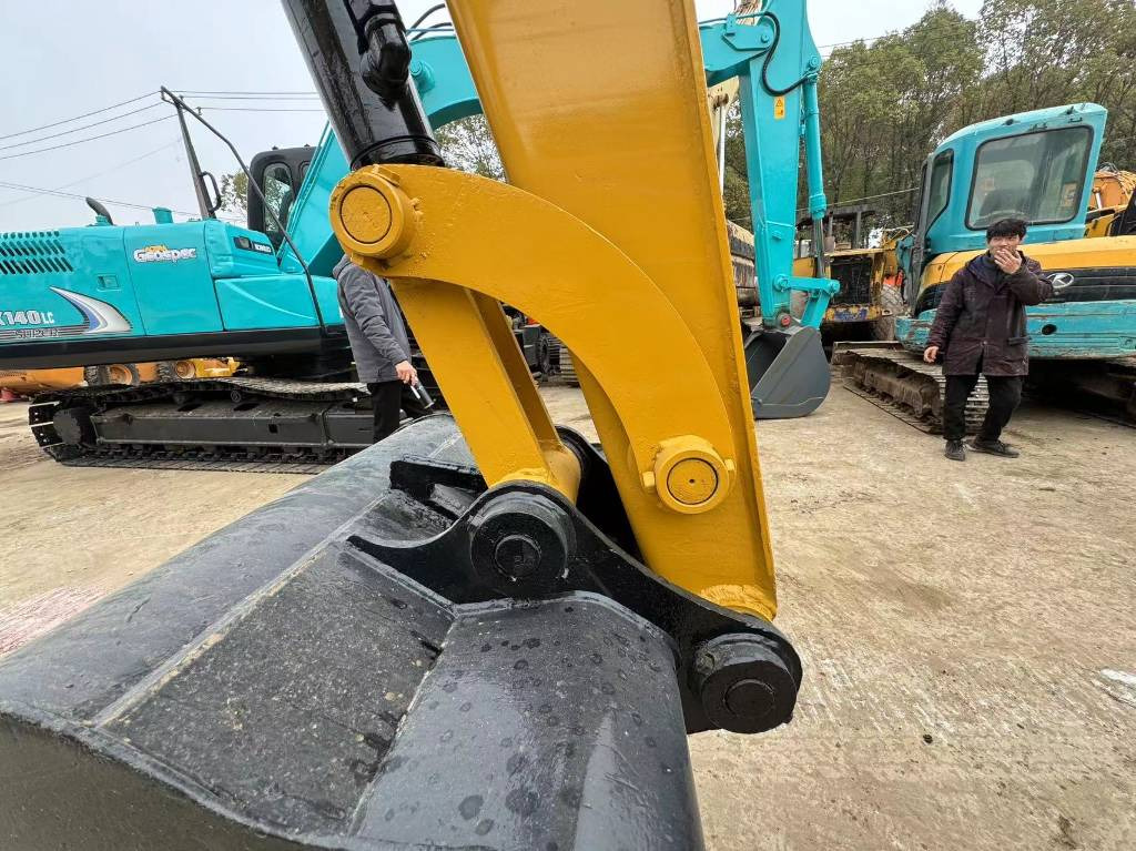 CAT 306E - 小型挖掘机:图3 CAT 306E - 小型挖掘机:图3