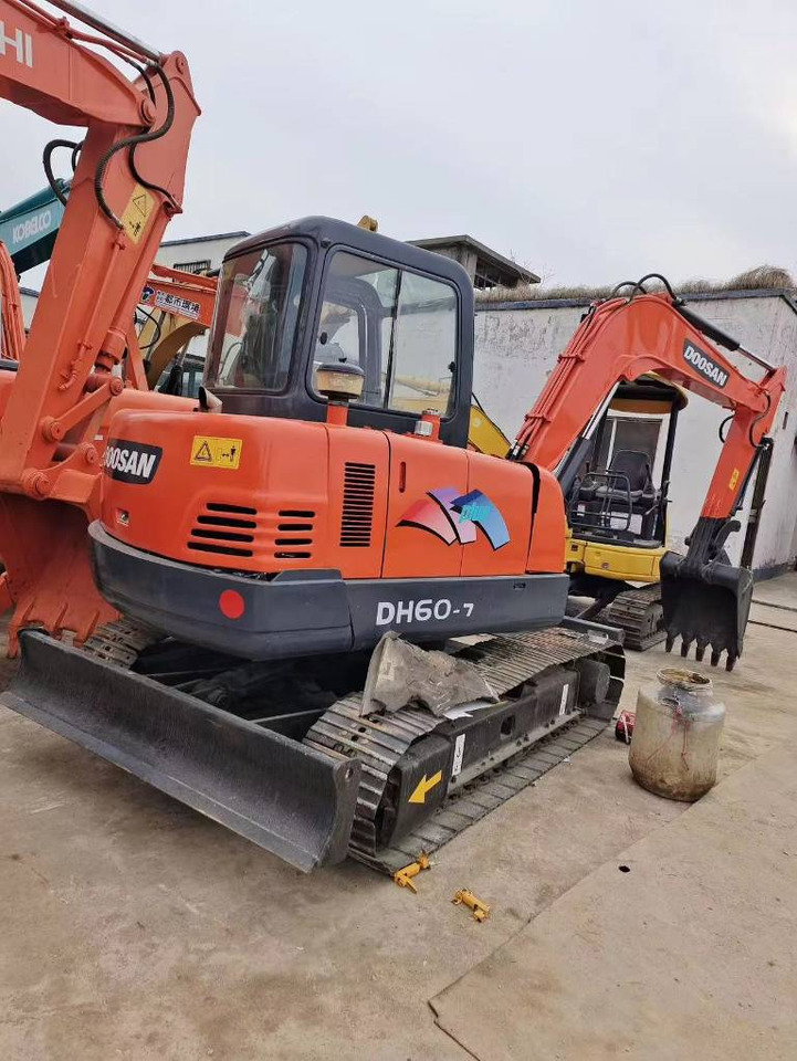 Doosan DH 60-7 - 小型挖掘机:图1 Doosan DH 60-7 - 小型挖掘机:图1