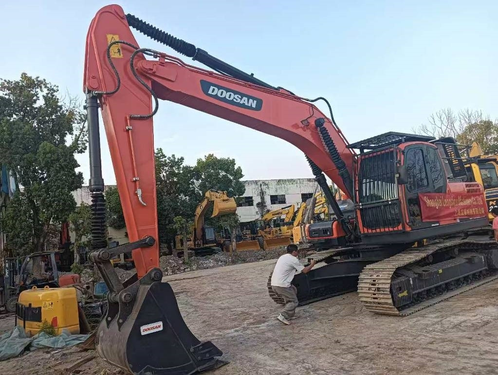 Doosan DX 225 LC-9C - 履带式挖掘机:图3 Doosan DX 225 LC-9C - 履带式挖掘机:图3