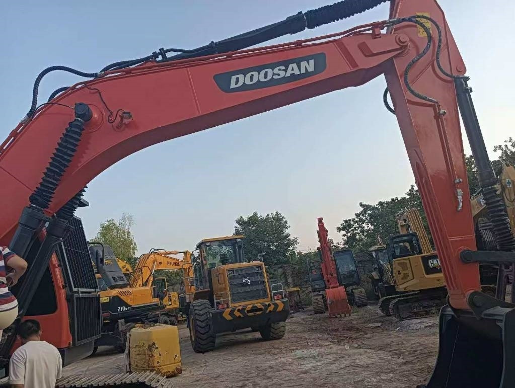 Doosan DX 225 LC-9C - 履带式挖掘机:图4 Doosan DX 225 LC-9C - 履带式挖掘机:图4