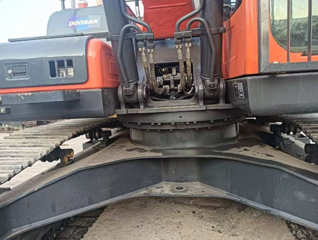 Doosan DX 225 LC-9C - 履带式挖掘机:图2 Doosan DX 225 LC-9C - 履带式挖掘机:图2