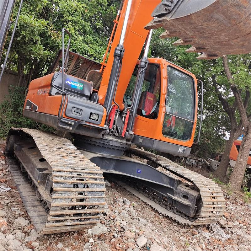 Doosan DX 225 LC - 履带式挖掘机:图1 Doosan DX 225 LC - 履带式挖掘机:图1