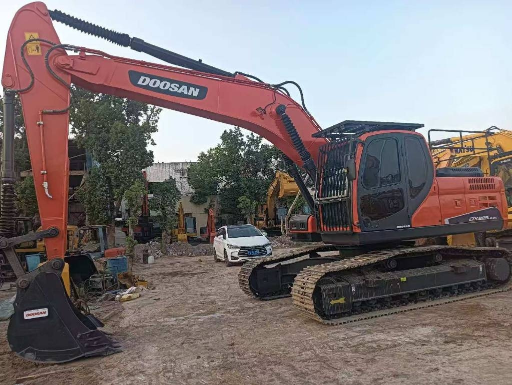 Doosan DX 225 LC - 履带式挖掘机:图1 Doosan DX 225 LC - 履带式挖掘机:图1